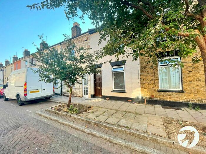 2 Bedroom Terraced House To Rent In West Street, Gillingham, Kent, ME7