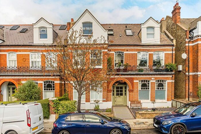 2 Bedroom Flat For Sale In Hillbury Road, Balham, SW17