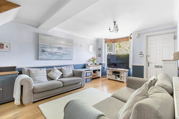 2 Bedroom Terraced House For Sale In Avenue Road, London, N14