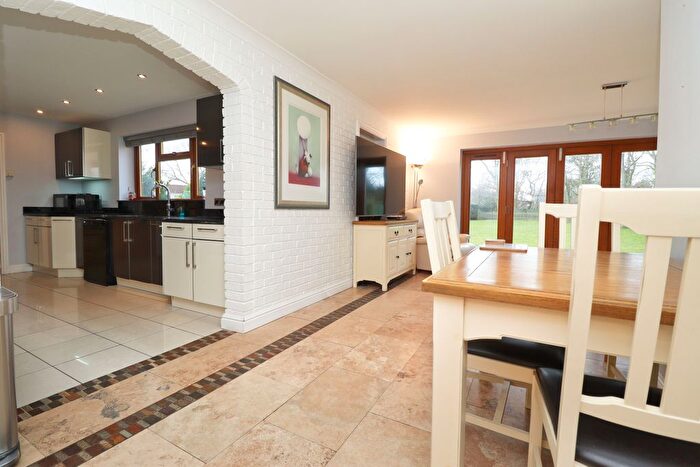 6 Bedroom Detached House For Sale In Wood Lane, South Hykeham, Lincoln, LN6