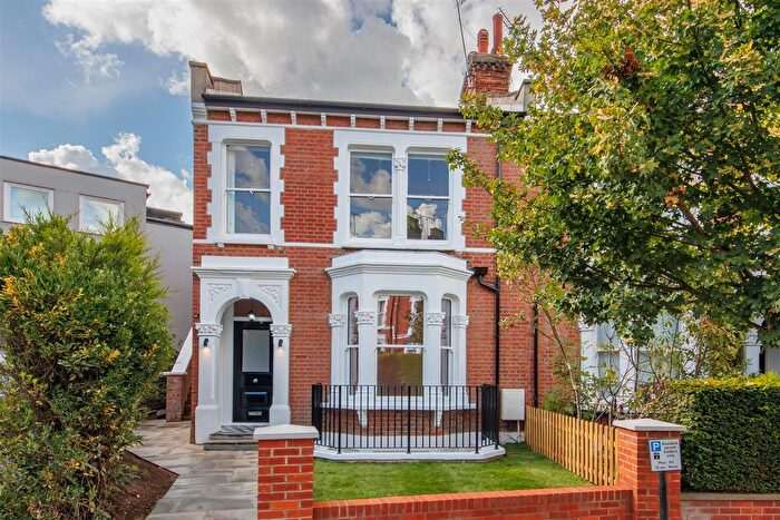 3 Bedroom Flat For Sale In Cromwell Avenue, Highgate, London, N6