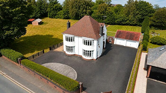 4 Bedroom Detached House For Sale In North Road, Lampeter, SA48