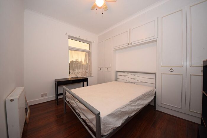 1 Bedroom Terraced House To Rent In Newbury Park, Ilford, IG3