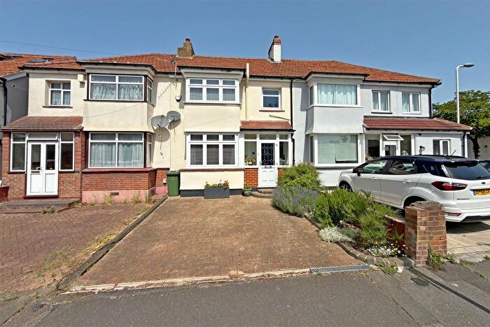 3 Bedroom Terraced House For Sale In Hillcrest Road, Hornchurch, RM11