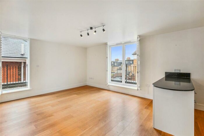 2 Bedroom Apartment To Rent In Chelsea House, - White Hart Lane, London, SW13