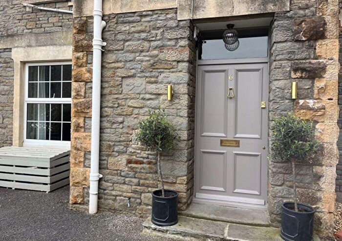 3 Bedroom Flat For Sale In Hill Road, Clevedon, BS21