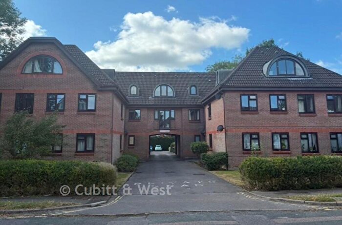 2 Bedroom Flat For Sale In Perryfield Road, Crawley, West Sussex, RH11