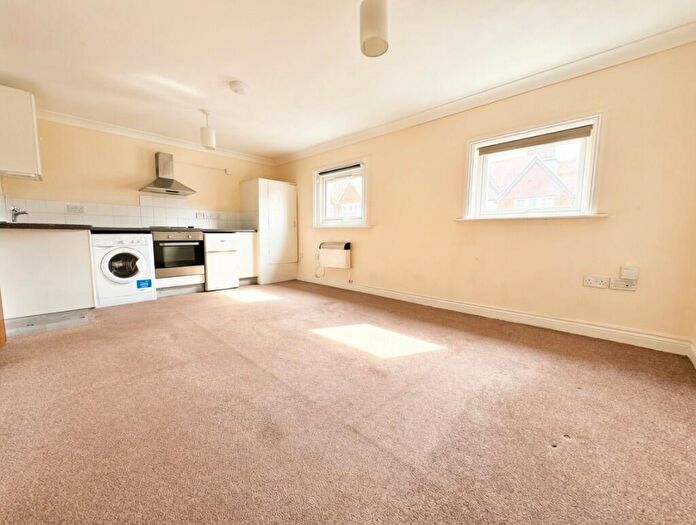 Studio To Rent In Wimborne Road, Bournemouth, Dorset, BH9