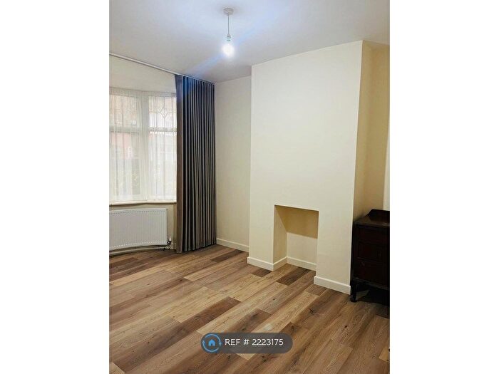 4 Bedroom Terraced House To Rent In Kimberley Avenue, London, E6