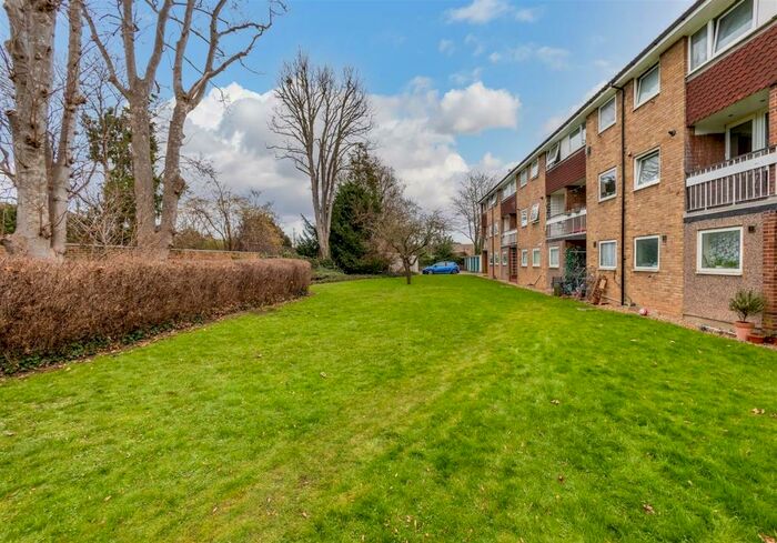 2 Bedroom Maisonette To Rent In Grange Road, Sutton, SM2