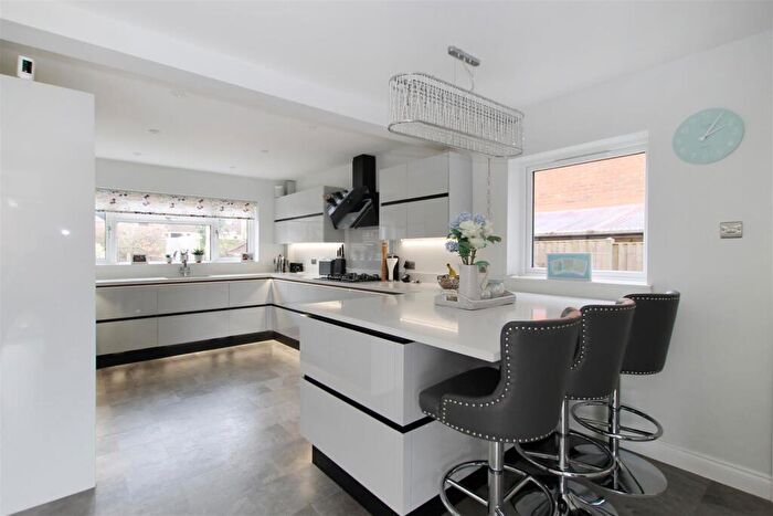 5 Bedroom Detached House For Sale In Bull Lane, Waltham Chase, Southampton, SO32