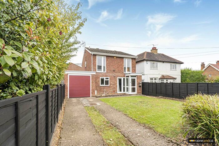 4 Bedroom Detached House For Sale In Ground Lane, Hatfield, AL10