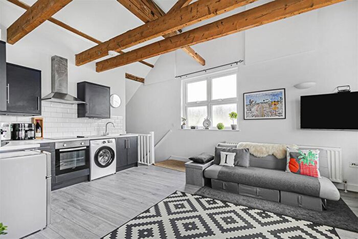 1 Bedroom Duplex For Sale In Winchelsea Road, Forest Gate, London, E7