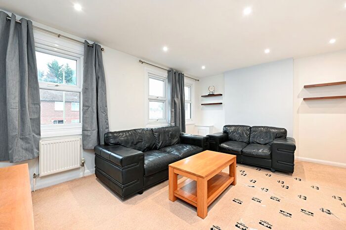 2 Bedroom Maisonette For Sale In Cove Road, Farnborough, GU14