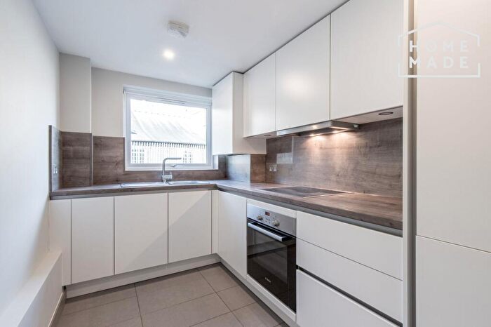 1 Bedroom Flat To Rent In St Peters Court, E1