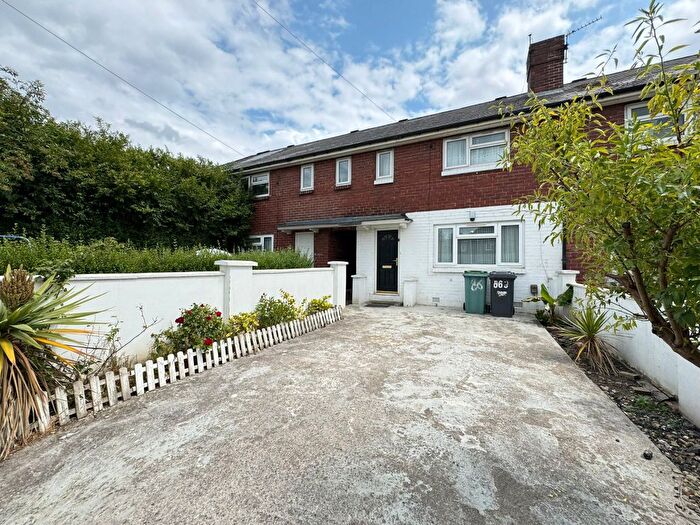 3 Bedroom Terraced House To Rent In Savile Drive, Leeds, LS7