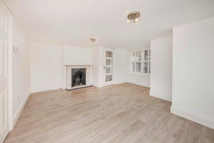 2 Bedroom Flat To Rent In Waldegrave Road, Teddington, TW11