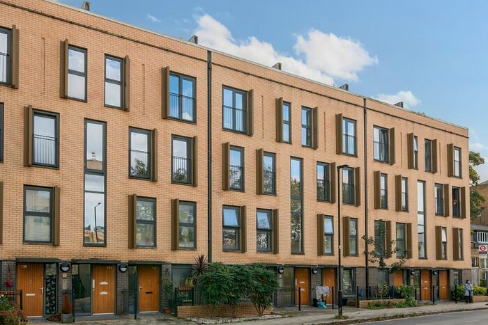 3 Bedroom Flat To Rent In Akerman Road, London, SW9