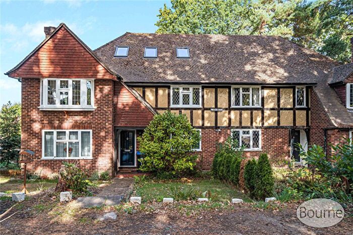 3 Bedroom Flat For Sale In The Ridge, Woking, Surrey, GU22