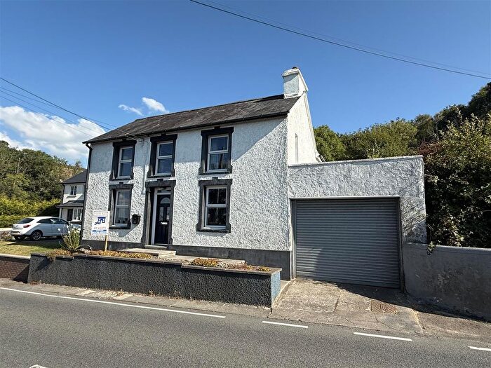 4 Bedroom Detached House For Sale In Overlooking The Teifi Valley, Llanybydder, SA40
