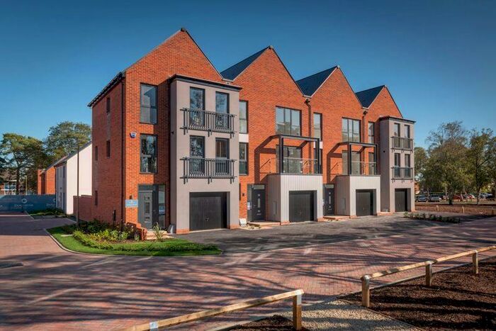 3 Bedroom End Of Terrace House To Rent In East Castle Street, Upper Heyford, OX25