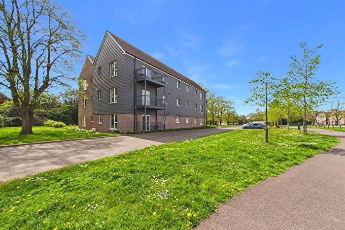 2 Bedroom Flat For Sale In Boundary Lane, Chichester, PO19