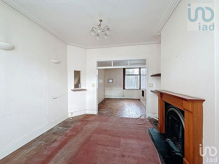 3 Bedroom Terraced House For Sale In Totteridge Road, Enfield, EN3