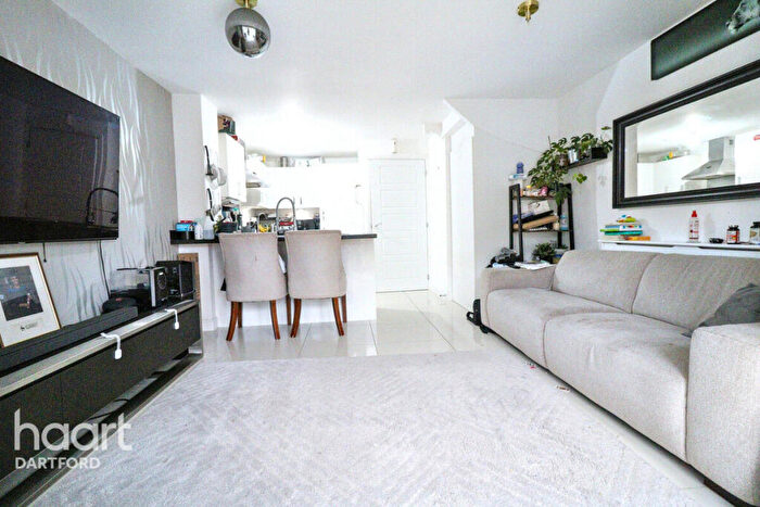 4 Bedroom Town House To Rent In Burroughs Drive, Dartford, DA1