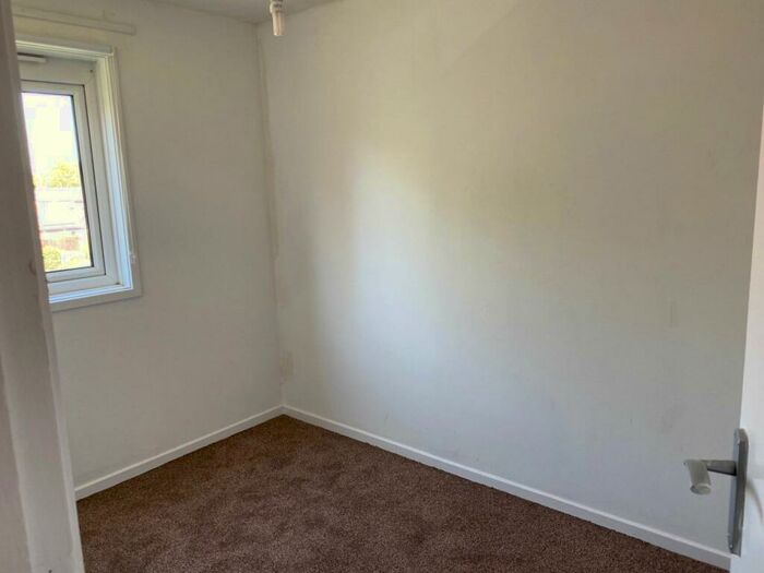 2 Bedroom Flat To Rent In Mushroom Field Road, Ecton Brook, Northampton, NN3