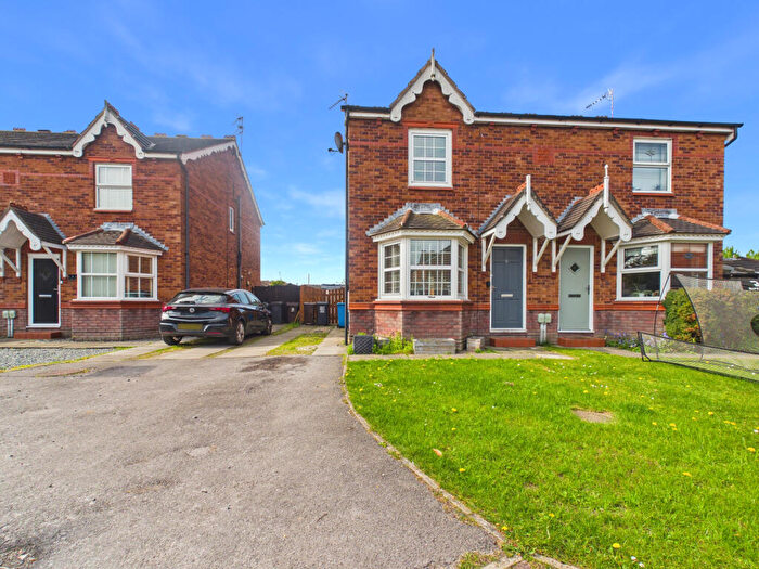 3 Bedroom Semi-Detached House For Sale In Sittingbourne Close, Hull, North Humberside, HU8