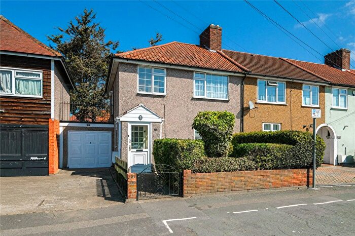 3 Bedroom End Of Terrace House For Sale In Homestead Road, Dagenham, RM8