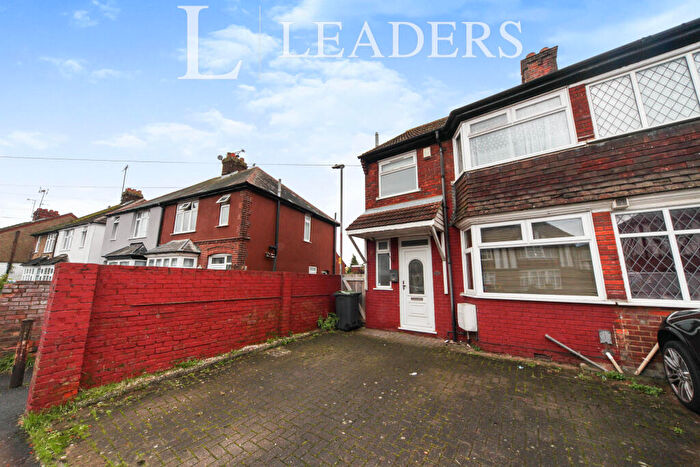 2 Bedroom House To Rent In Gardenia Avenue, Luton, Bedfordshire, LU3