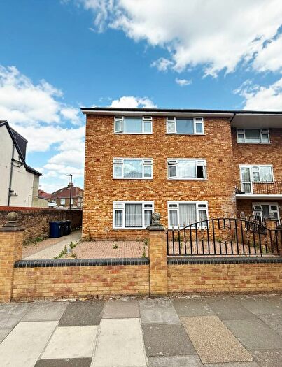 3 Bedroom Flat For Sale In Southall, UB1