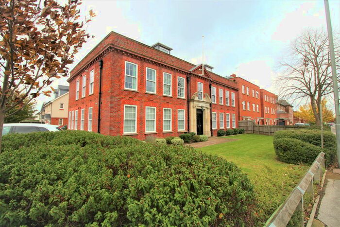 2 Bedroom Apartment To Rent In St Albans Road East, Hatfield, AL10