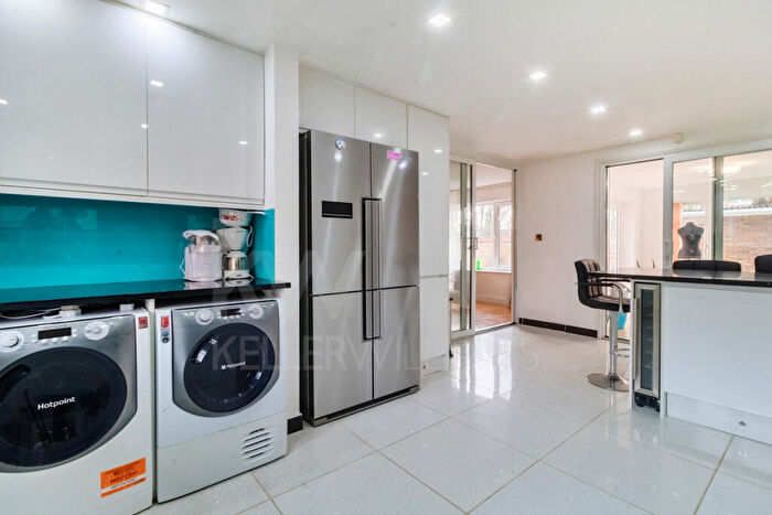 5 Bedroom Detached House For Sale In Bramble End, Northampton, Northamptonshire, NN4
