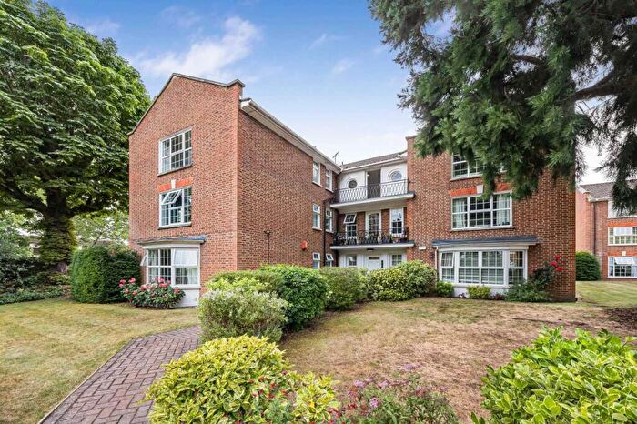 3 Bedroom Apartment For Sale In Phyllis Court Drive, Henley-on-Thames, RG9