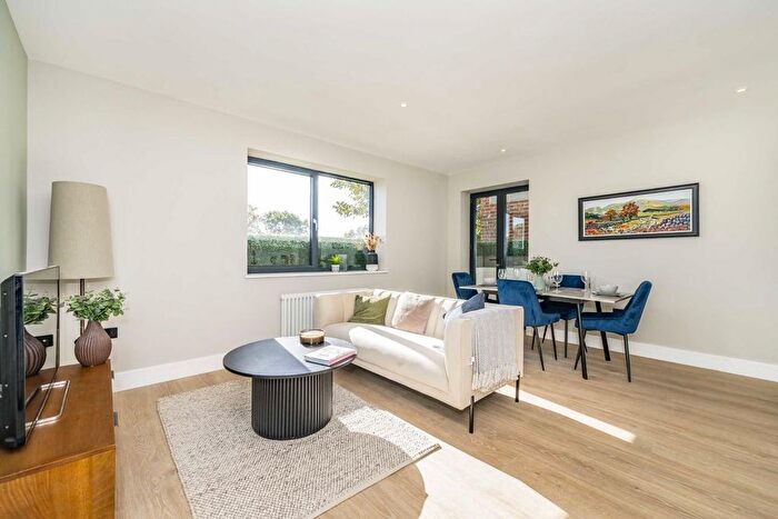 2 Bedroom Flat For Sale In Elm Grove, Wimbledon, SW19