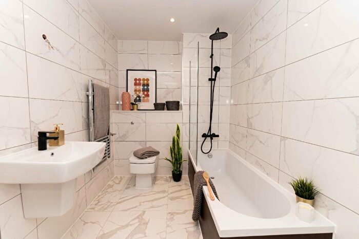 2 Bedroom Apartment To Rent In Duke Street, Liverpool, Merseyside, L1