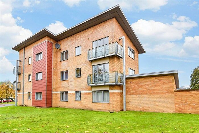 2 Bedroom Flat For Sale In The Farrows, Maidstone, Kent, ME15