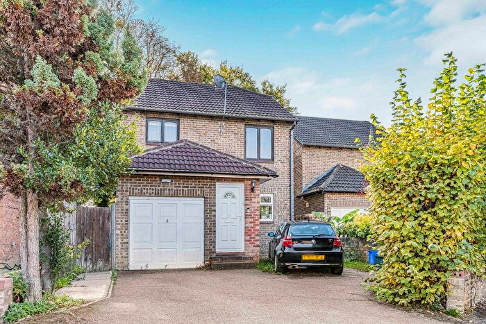 5 Bedroom Detached House For Sale In Claydon Drive, Croydon, CR0