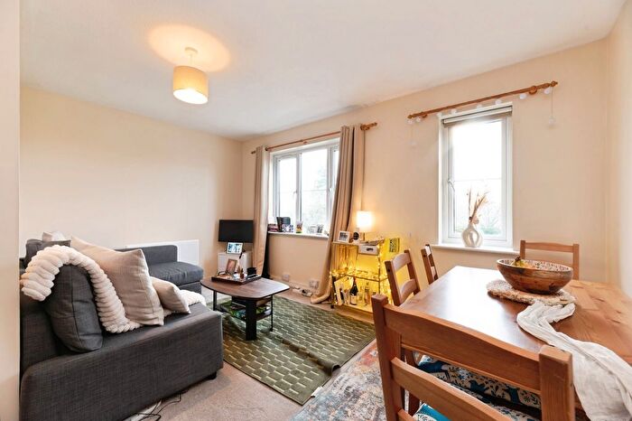 2 Bedroom Maisonette For Sale In Sullivans Reach, Walton-On-Thames, Surrey, KT12
