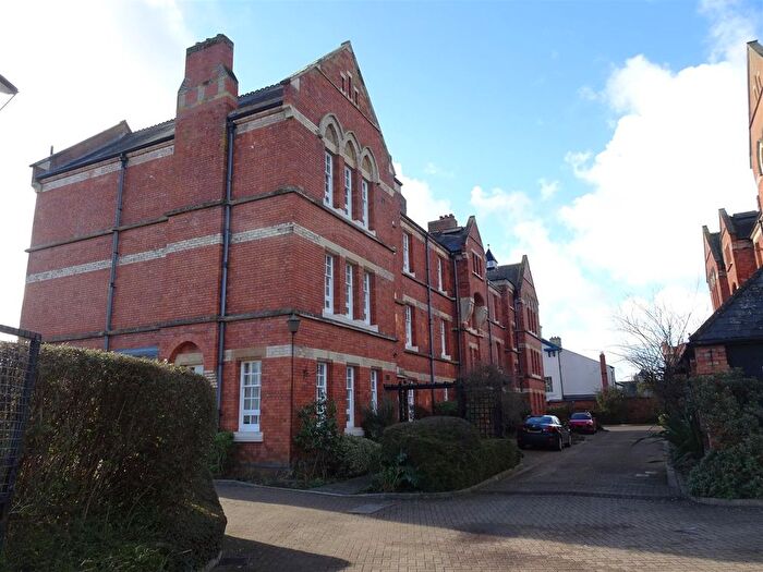 2 Bedroom Flat To Rent In The Mount, Taunton, TA1