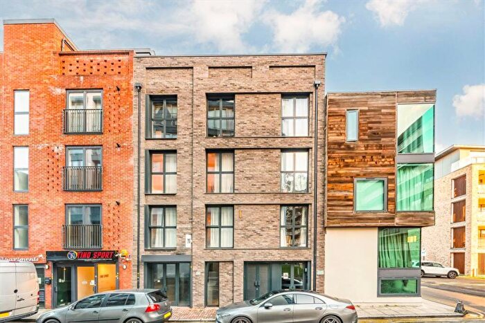 2 Bedroom Flat For Sale In Umberston Street, Whitechapel, E1