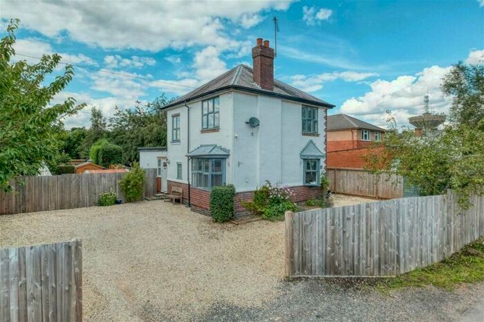 3 Bedroom Detached House To Rent In The Rough, Redditch, Worcestershire, B97