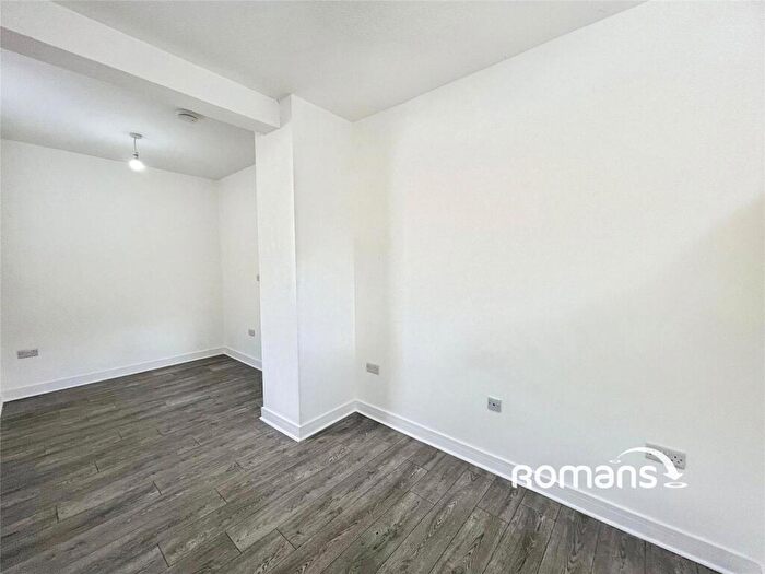 1 Bedroom Flat To Rent In Castle Street, High Wycombe, Buckinghamshire, HP13