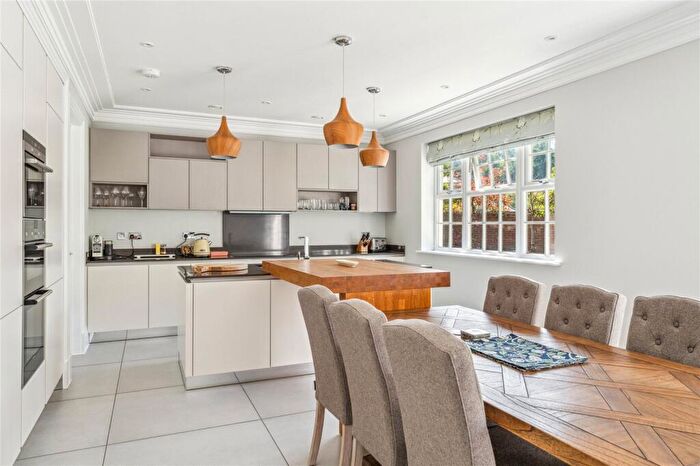 5 Bedroom Detached House For Sale In Grange Walk, Littlewick Green, Maidenhead, Berkshire, SL6