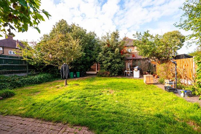 4 Bedroom Detached House To Rent In Villiers Avenue, Surbiton, KT5