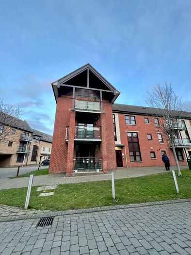 2 Bedroom Flat To Rent In The Approach, Northampton, NN5