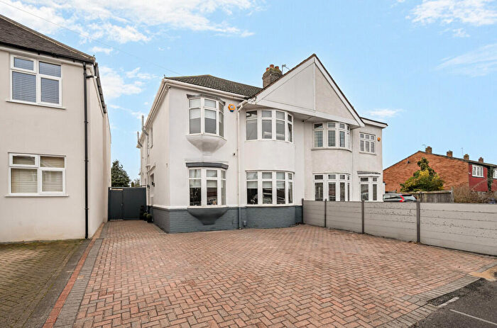 4 Bedroom Semi Detached House For Sale In Hurst Road, Bexley, DA5