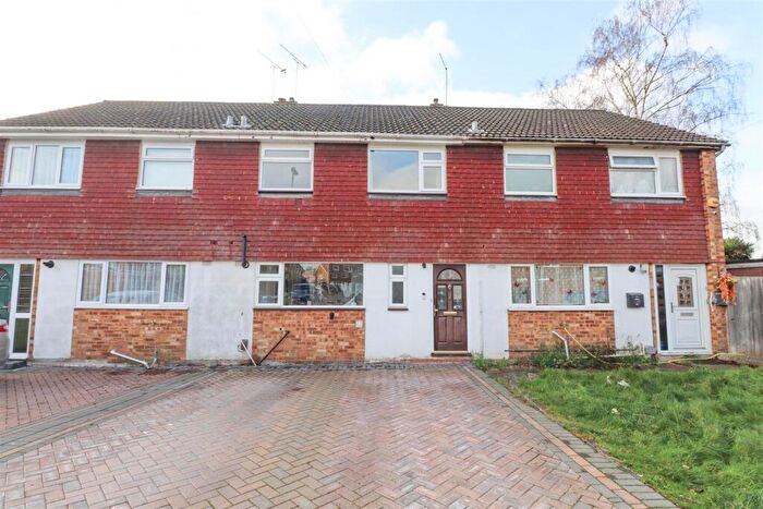 3 Bedroom Terraced House For Sale In Rydal Close, Farnborough, GU14